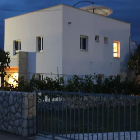 Apartment Ante *